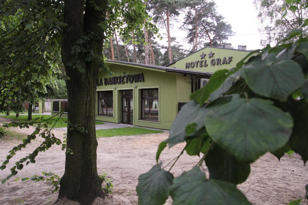 Hotel Graf Łask Buitenkant foto