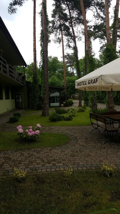Hotel Graf Łask Buitenkant foto